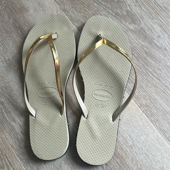 Havaianas Other - Havaianas You Metallic Flip Flops Gold 39-40